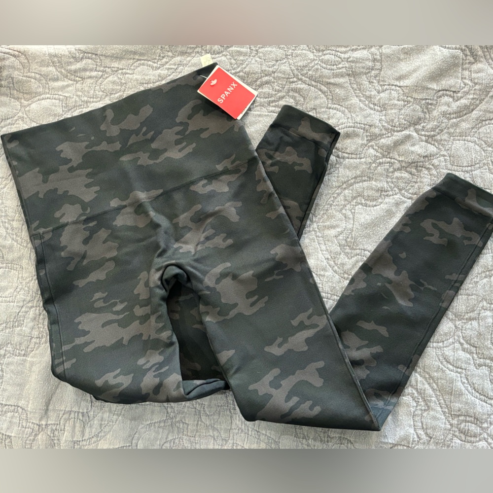 Spanx black and grey Look at Me leggings NWT